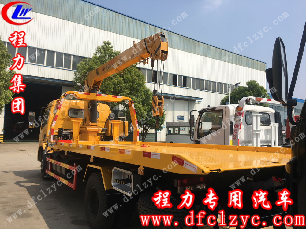 東風多利卡D8一拖二帶吊清障車左后