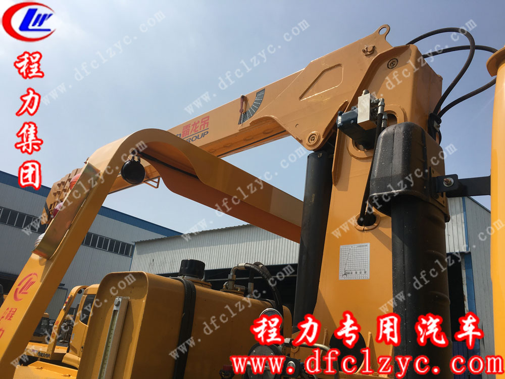 東風多利卡D8一拖二帶吊清障車細節(jié)