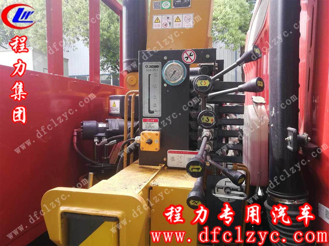 湖北程力東風福瑞卡隨車吊細節(jié)