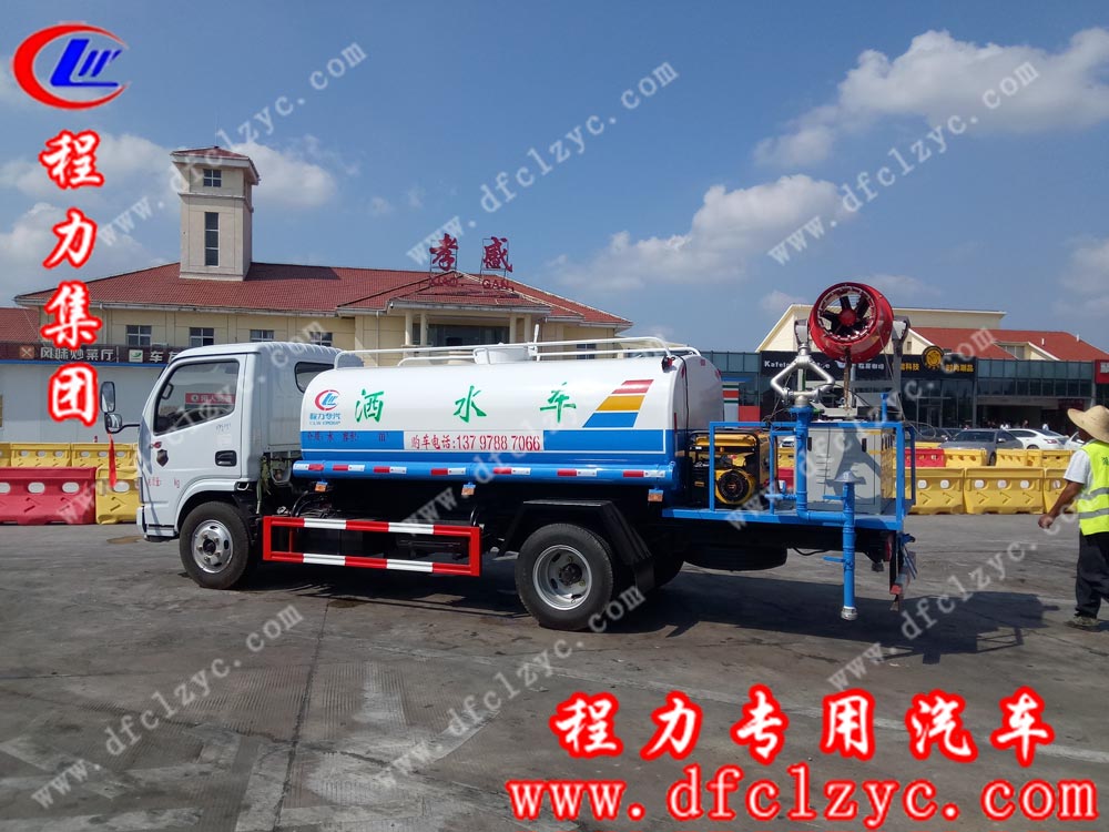 程力集團生產(chǎn)5噸國V東風小多利卡噴霧車