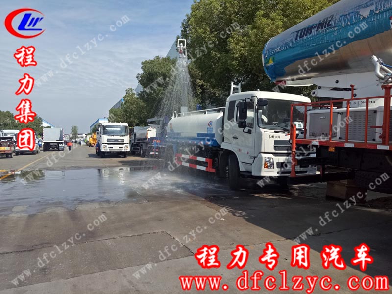 湖北程力集團東風天錦鐵路多功能抑塵噴灑車